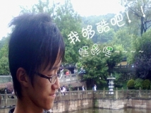 ①筱。。男生帅哥PP照。。雷峰塔边。。偷拍。。。